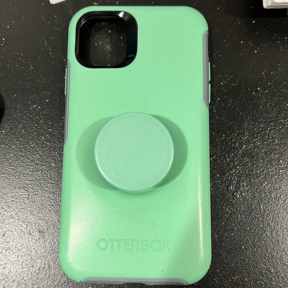 Otterbox symmetry case IPhone 11